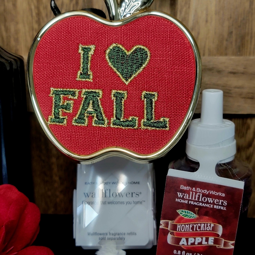 B&BW Back to School I Love Fall Apple Wallflower Plug & Refill